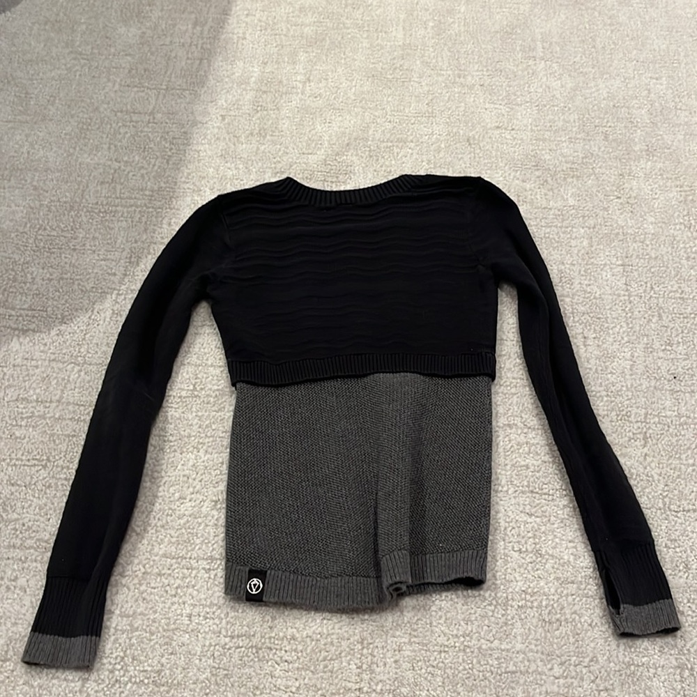 Ivivva Girls 7 Grey/Black Long Sleeve Rare Offer Before Buy. Can Fit Adult S/M!! View 2